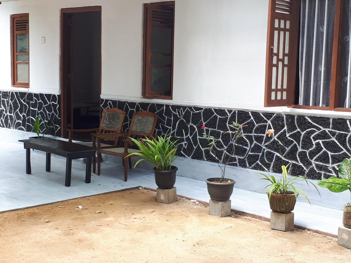 New Sam Tourist Inn Weligama Ngoại thất bức ảnh